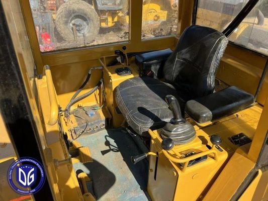 CAT D5C الجرافة العشبية المستخدمة اليابان