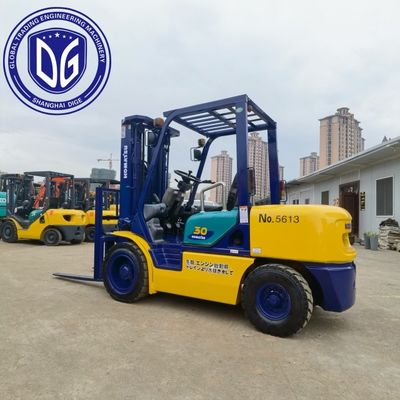 كوماتسو 3 طن الشاحنة الكهربائية الحد الأقصى لارتفاع الحفر 5180mm الحد الأقصى لقطر الحفر 5125mm لرفع الحمولة الثقيلة والعمليات
